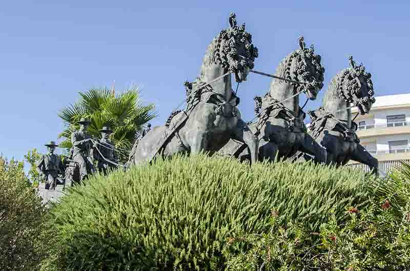 Cádiz - Jerez de la Frontera 38 - monumento al Enganche.jpg